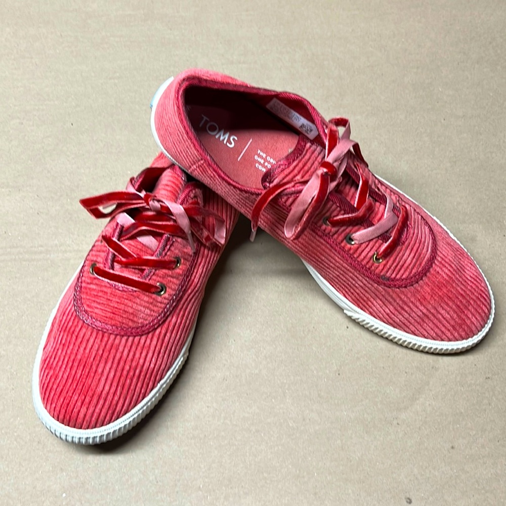 Toms women shoes size 7W